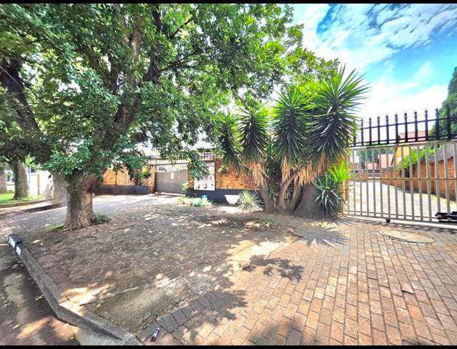 4 BEDROOM HOUSE FOR SALE IN BOKSBURG NORTH